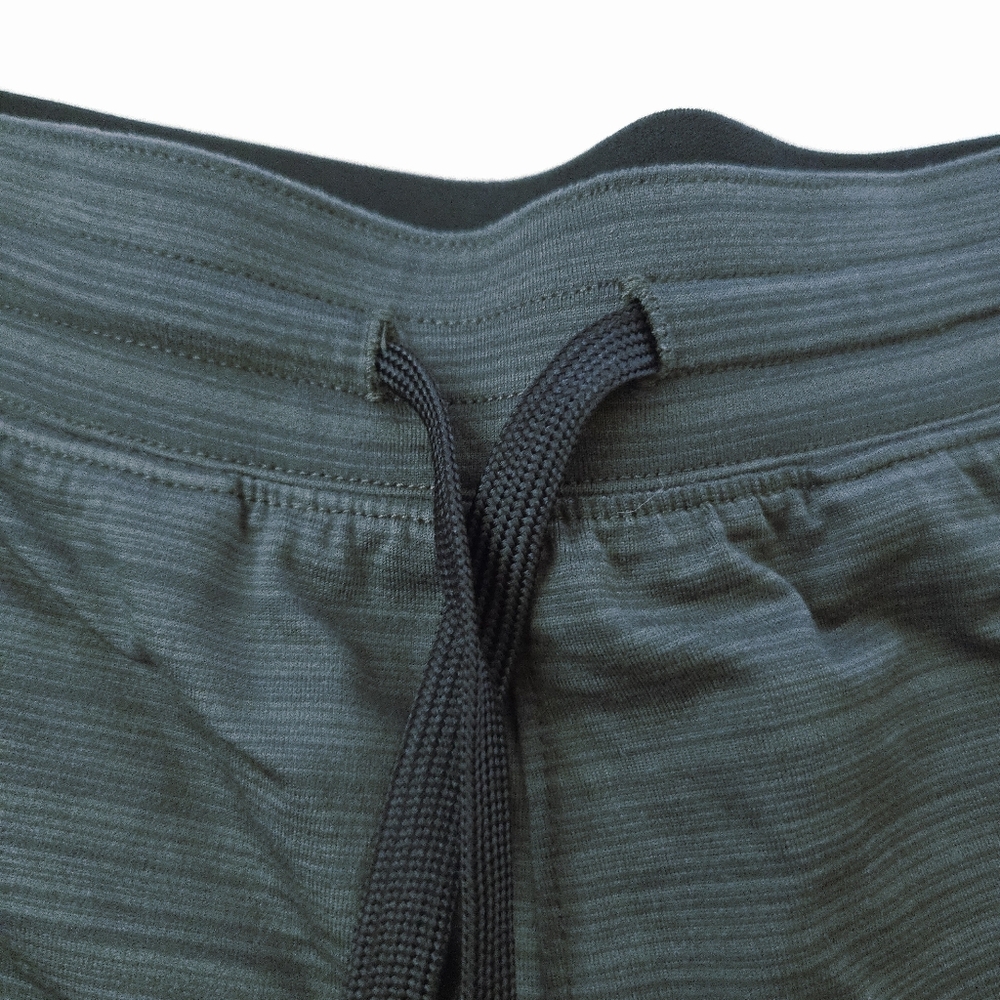 Champion Men's Green Shorts Size Large L Zipper Pockets Activewear Gym 32 Waist - Picture 5 of 12